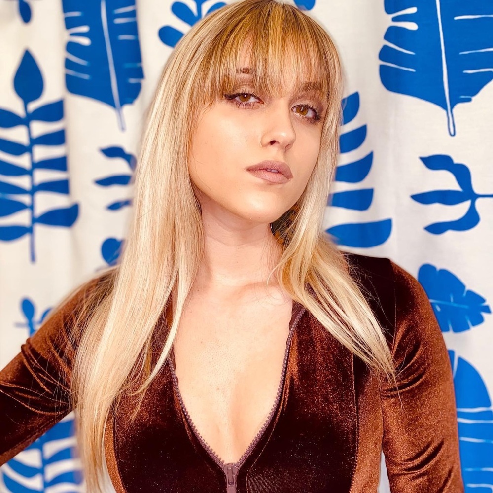 Meet your Posher, Ava